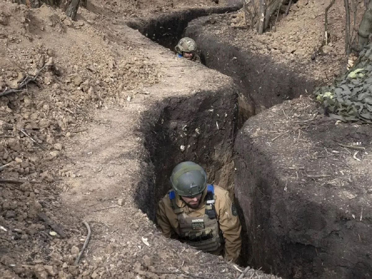 Военные ВСУ в Северске сдали в плен своего командира россиян0