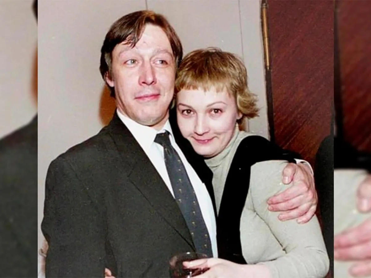 Согласно новым данным о смерти экс-супруги Ефремова она была найдена в захламленной квартире рядом с кроватью0