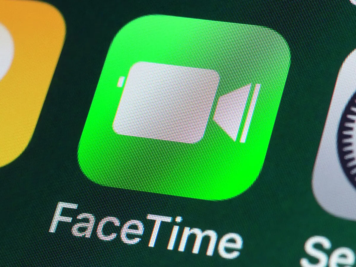 Роскомнадзор объявил о начале ограничений на использование сервиса Facetime0