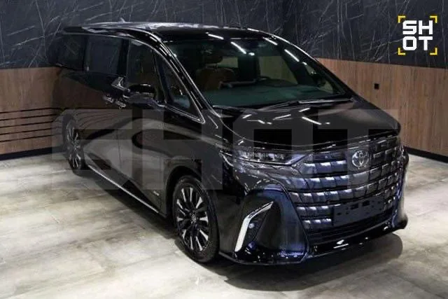Беда не приходит одна - премиальный Toyota Alphard Ларисы Долиной попал в ДТП в Москве