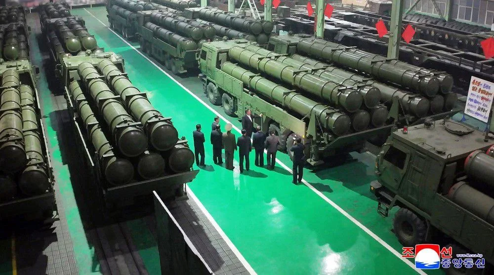 СМИ КНДР сообщают об очередной поездке Ким Чен Ына на предприятия ВПК