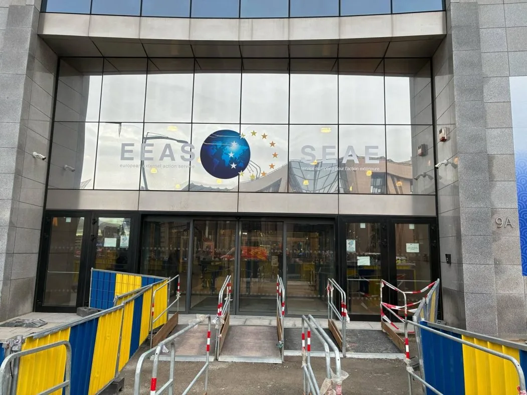 Анекдот дня - полиция Бельгии проводит обыски в штаб-квартире дипломатической службы ЕС которой руководит Кая Каллас