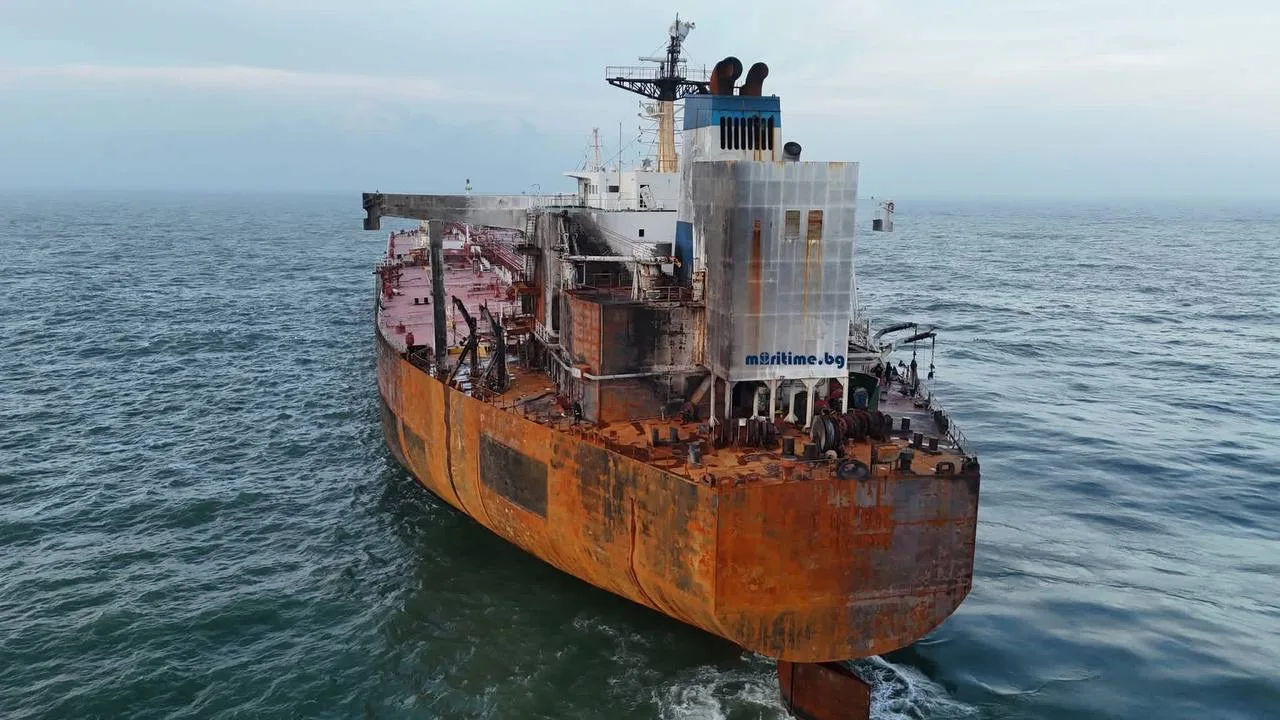 Так сейчас выглядит танкер Kairos, поврежденный в результате ударов украинских БЭК