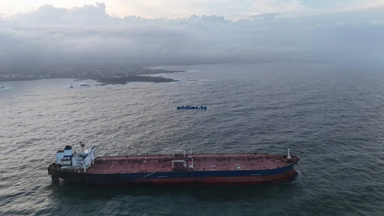 Так сейчас выглядит танкер Kairos, поврежденный в результате ударов украинских БЭК