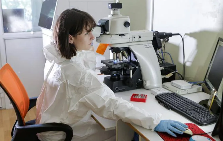 В России выпустили первые три тестовые серии вакцины от рака — первая тестовая партия содержит три инъекции мРНК-препарата