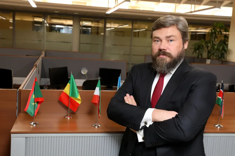 Мигранты в России создают "собственную мифологию": "Именно они здесь работают, пока все русские пьют"