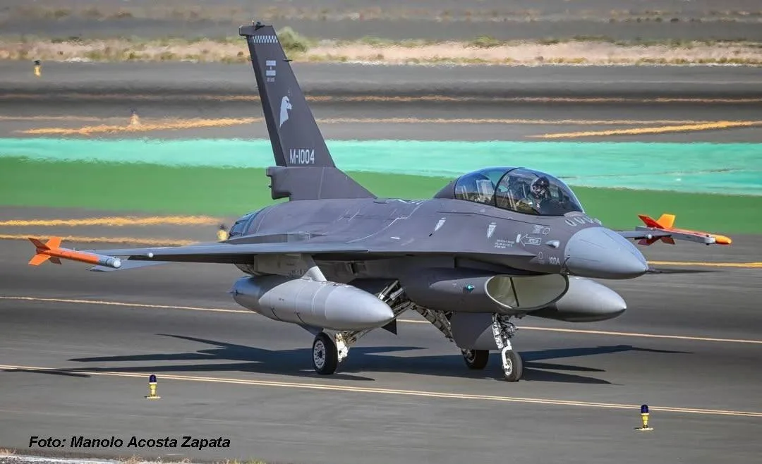 Первые шесть аргентинских истребителей F-16 AM/BM Fighting Falcon, закупленных Аргентиной из наличия ВВС Дании, начали свой трансатлантический перелет из Дании (база Скайдструп) до Аргентины, с промежуточными остановками