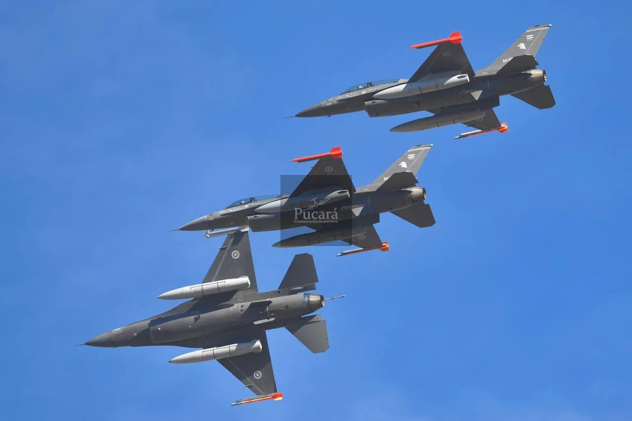 Первые шесть аргентинских истребителей F-16 AM/BM Fighting Falcon, закупленных Аргентиной из наличия ВВС Дании, начали свой трансатлантический перелет из Дании (база Скайдструп) до Аргентины, с промежуточными остановками