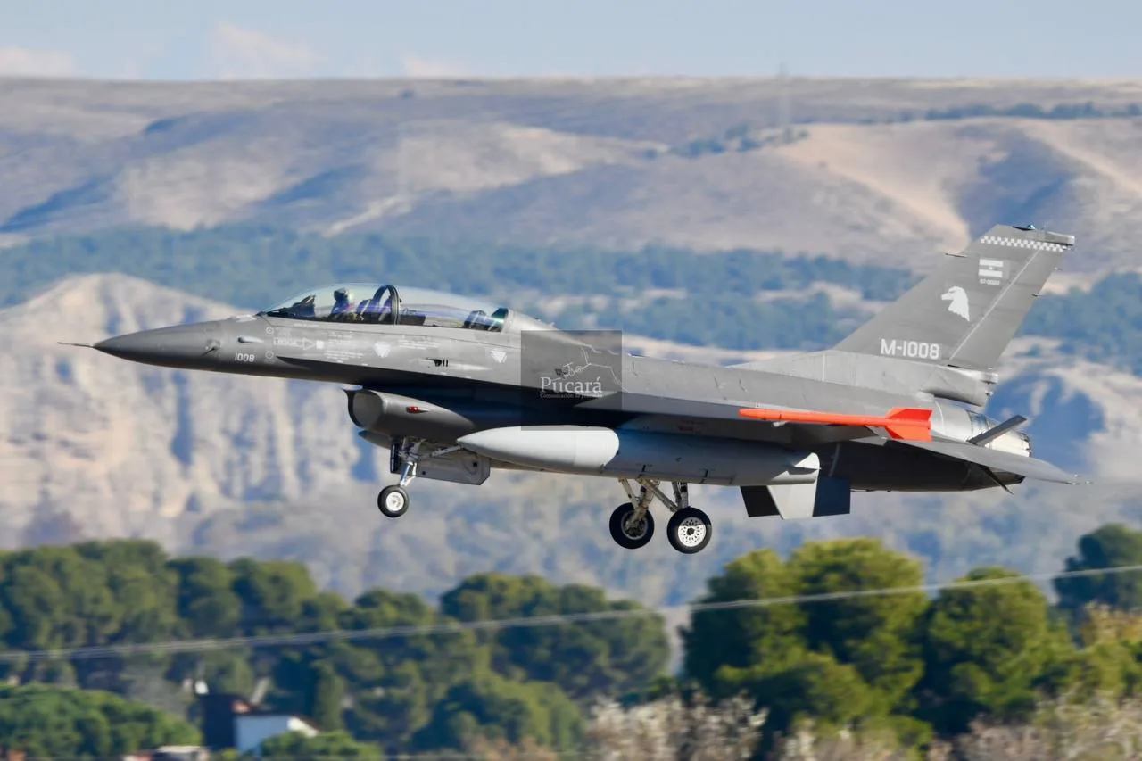 Первые шесть аргентинских истребителей F-16 AM/BM Fighting Falcon, закупленных Аргентиной из наличия ВВС Дании, начали свой трансатлантический перелет из Дании (база Скайдструп) до Аргентины, с промежуточными остановками