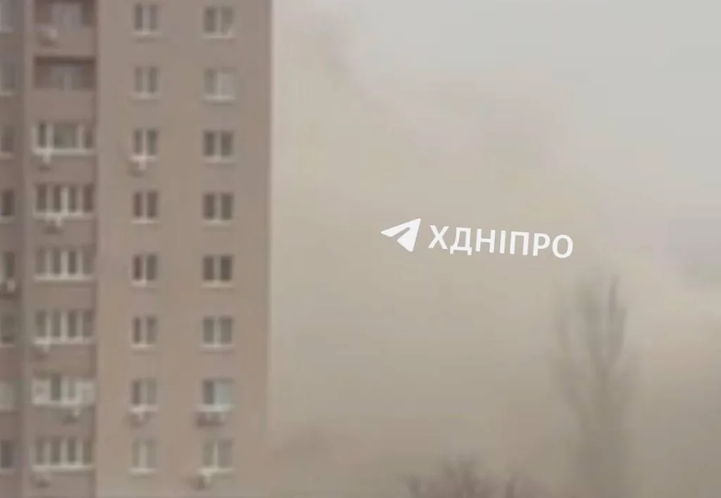 Там в Днепропетровске куда-то очень сильно прилетело