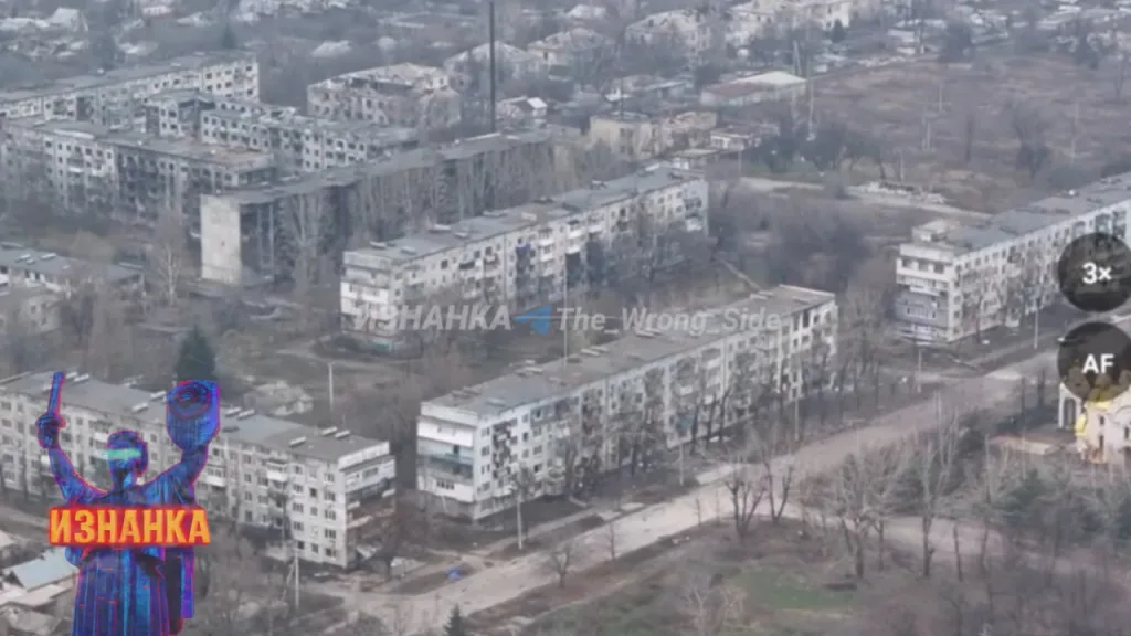 Продолжается выбамбливание позиций ВСУ в Мирнограде. На кадрах прилет ФАБ-1500 рядом с одной из многоэтажек