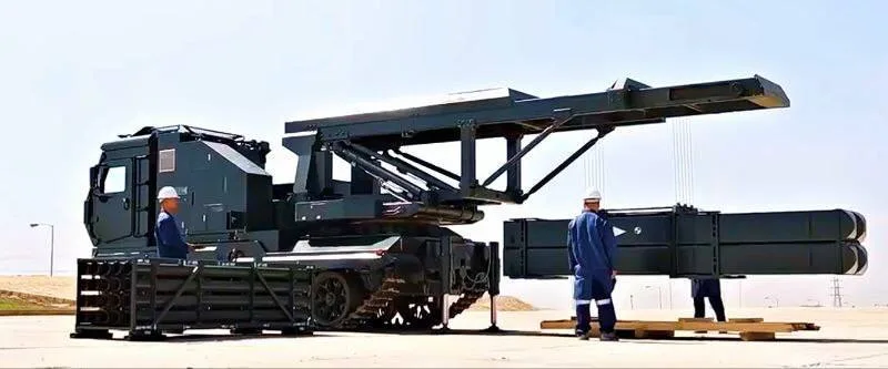 В Египте представлена мультикалиберная реактивная система залпового огня EGN1 Rad 300, способна запускать ракеты калибра 122 мм, 220 мм, 300 мм и 610 мм с дальностью до 280 км