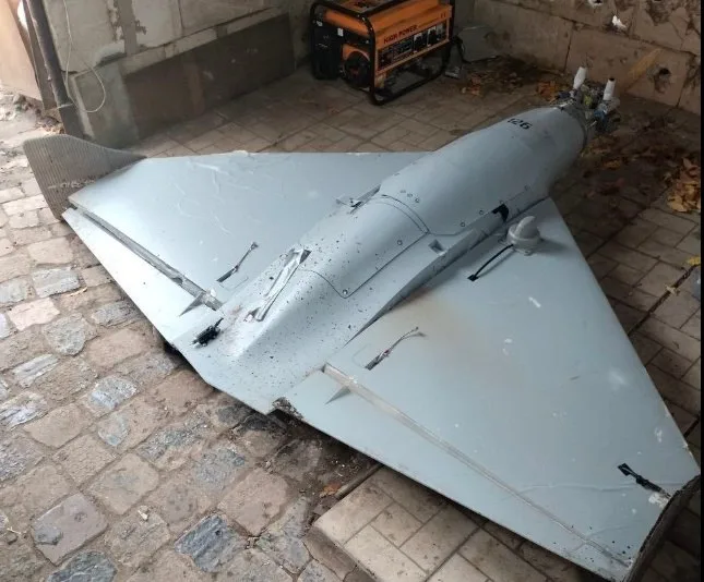 Кадры прилёта "Герани" по автомобилю мобильной огневой группы ВСУ на трассе Павлоград - Днепропетровск