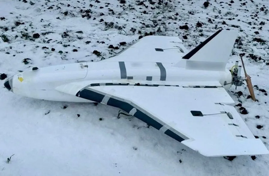 Кадры прилёта "Герани" по автомобилю мобильной огневой группы ВСУ на трассе Павлоград - Днепропетровск