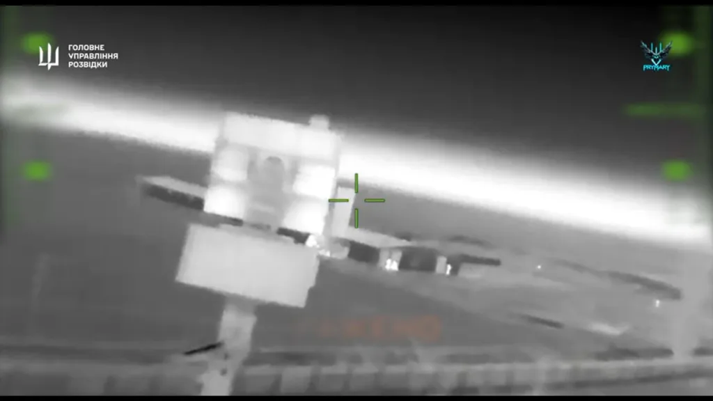 Прилеты украинских дронов по бомбардировщику Су-24М, макету разведывательно-ударного БПЛА "Орион", нескольким РЛС и автомобилю в Крыму