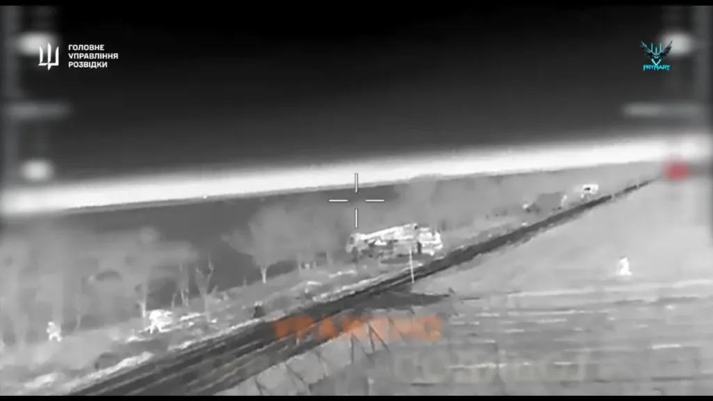 Прилеты украинских дронов по бомбардировщику Су-24М, макету разведывательно-ударного БПЛА "Орион", нескольким РЛС и автомобилю в Крыму