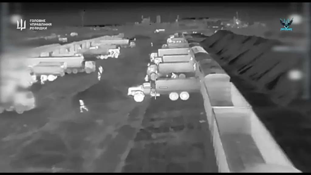 Прилеты украинских дронов по бомбардировщику Су-24М, макету разведывательно-ударного БПЛА "Орион", нескольким РЛС и автомобилю в Крыму