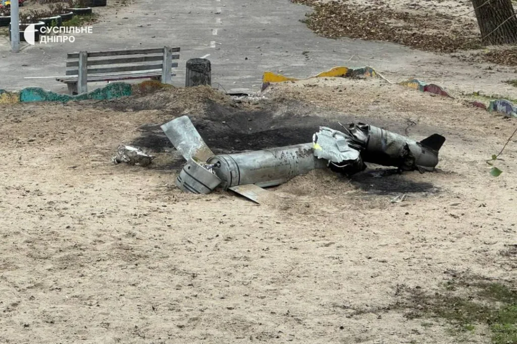 Обломки крылатой ракеты 9М727 (иногда называемой "Искандер-К"), запущенной ОТРК "Искандер-М" и упавшей/сбитой в Днепропетровске