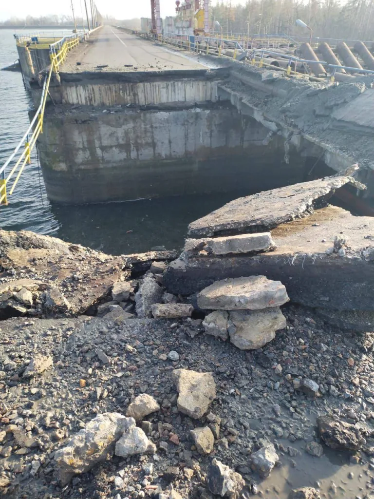 Результат ракетного удара ВС РФ по плотине Печорского водохранилища в Харьковской области