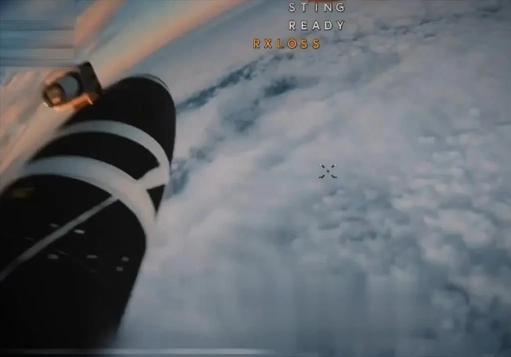 Видео с "Геранью-2", оборудованной камерой заднего вида, снятое украинским дроном-перехватчиком Sting