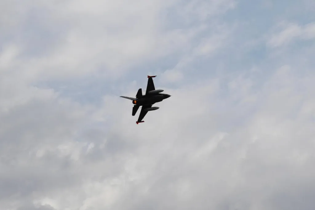 Завершился трансатлантический перелет первых шести истребителей F-16AM/BM MLU (Mid-Life Upgrade) ВВС Аргентины из Дании с промежуточными остановками в Испании, Канарских островах, и Бразилии