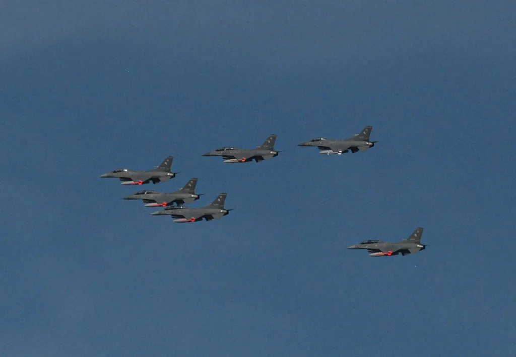 Завершился трансатлантический перелет первых шести истребителей F-16AM/BM MLU (Mid-Life Upgrade) ВВС Аргентины из Дании с промежуточными остановками в Испании, Канарских островах, и Бразилии