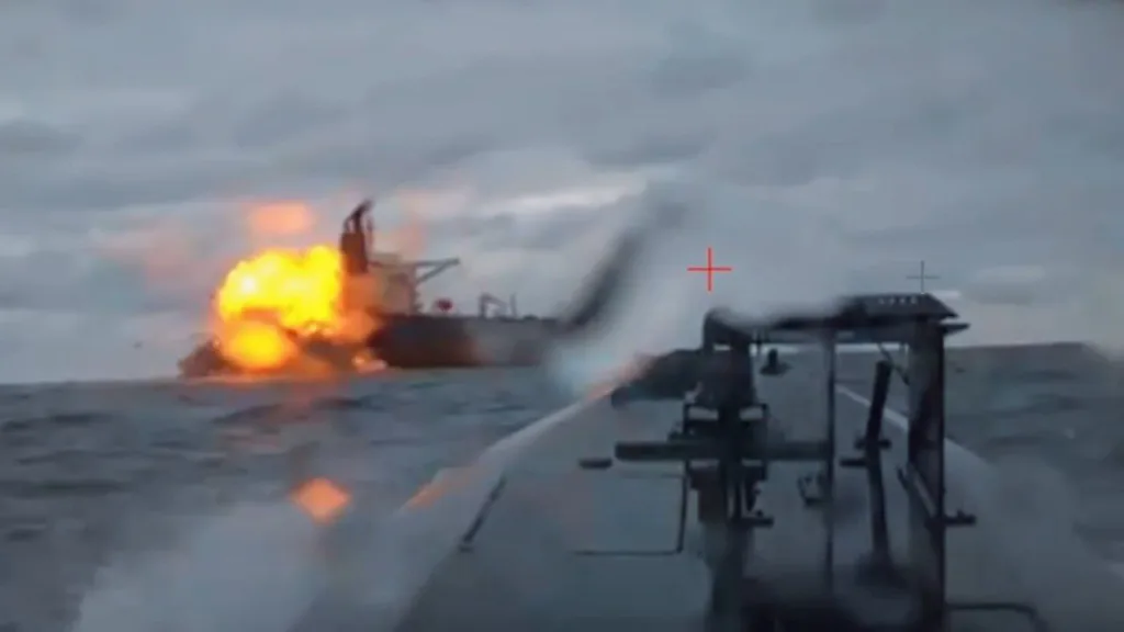 В Чёрном море вновь нефтяной танкер атакован безэкипажными катерами ВСУ