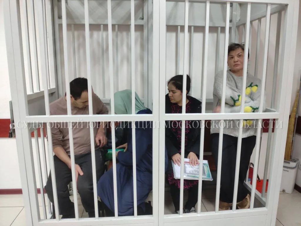 Мигранты пытались купить младенца за 10 тысяч и сапоги