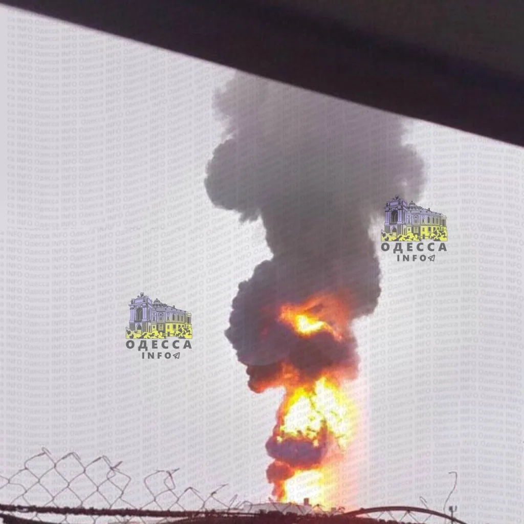 Дрон-камикадзе «Герань-2» нанёс удар по цели в порту Южный Одесской области