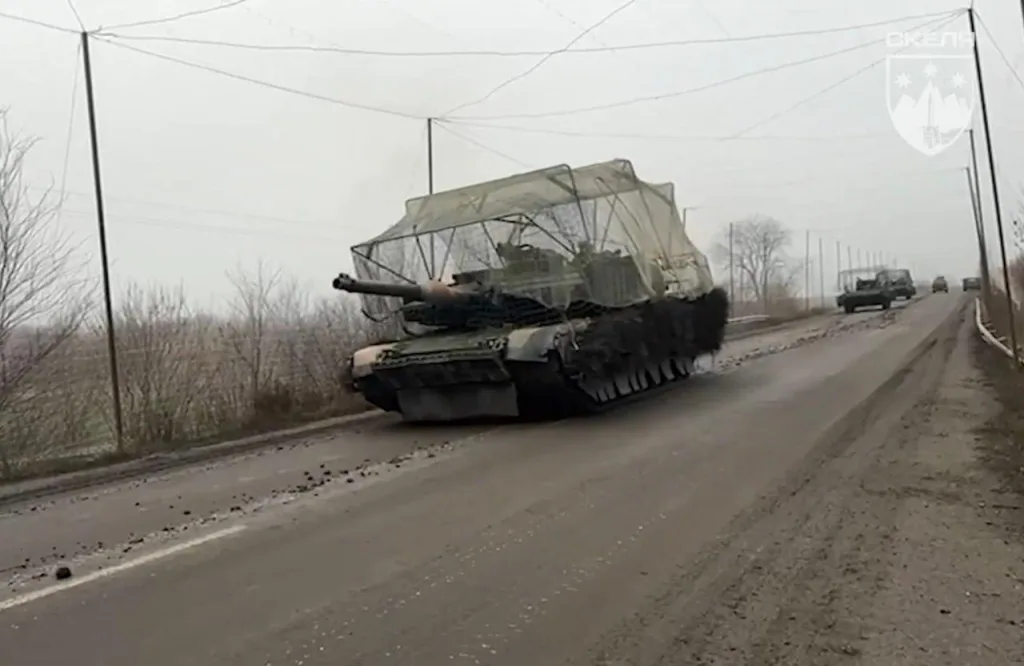 425-й ОШП «Скала», неудачно сходивший в контрнаступ под Покровск, показал последние кадры живых танков M1A1 AIM Abrams, поставленных Австралией