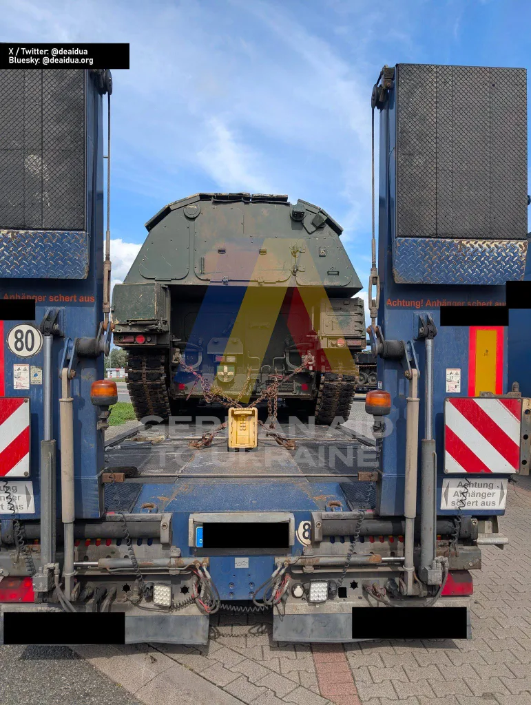 Транспортировка нескольких повреждённых 155-мм САУ PzH 2000 ВСУ для проведения ремонтно-восстановительных работ на территории Германии