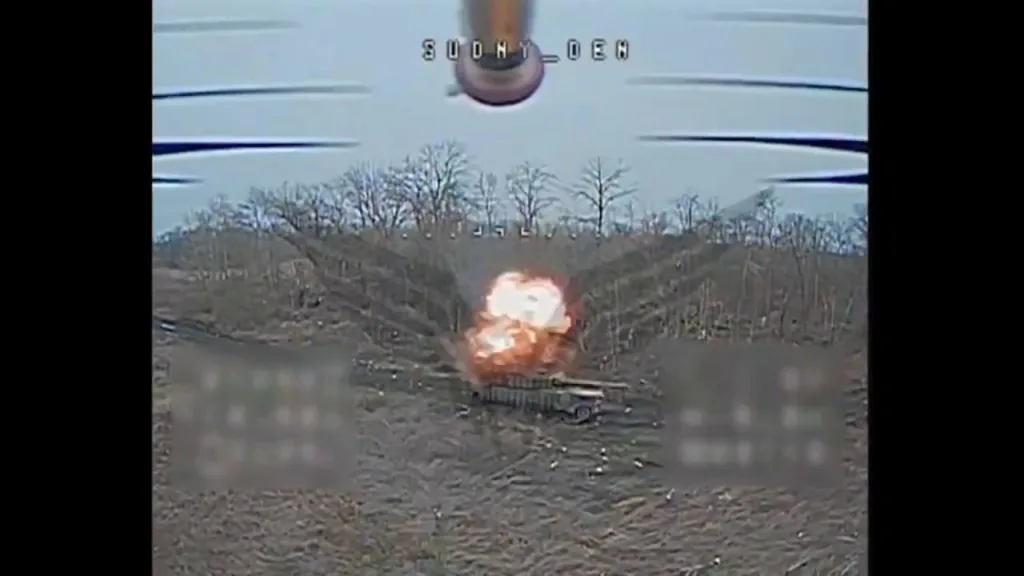 Методичное добивание обездвиженного танка Leopard 1A5 ударами FPV-дронов "Рубикона" возле села Николайполе на Константиновском направлении