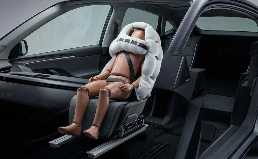 Китайская Luxeed начинает установку в своих авто "революционных" подушек безопасности