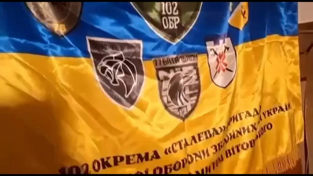 Экскурсия по брошенному штабу 1-го батальона 102-й бригады ТРО Украины в Гуляйполе по адресу Соборная улица дома 52 в исполнении штурмовиков 60-й ОМСБр