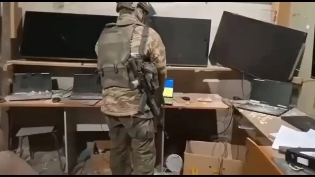 В Гуляйполе зафиксирован показательный эпизод. Штурмовые подразделения 60-й ОМСБр взяли штаб 1-го батальона 102-й бригады ТРО Украины