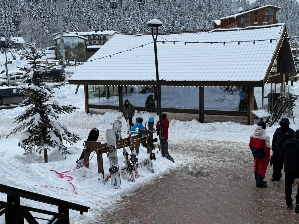 Не упусти шанс: как выбрать зимнюю обувь, чтобы не скользить на льду и уверенно шагать по снегу