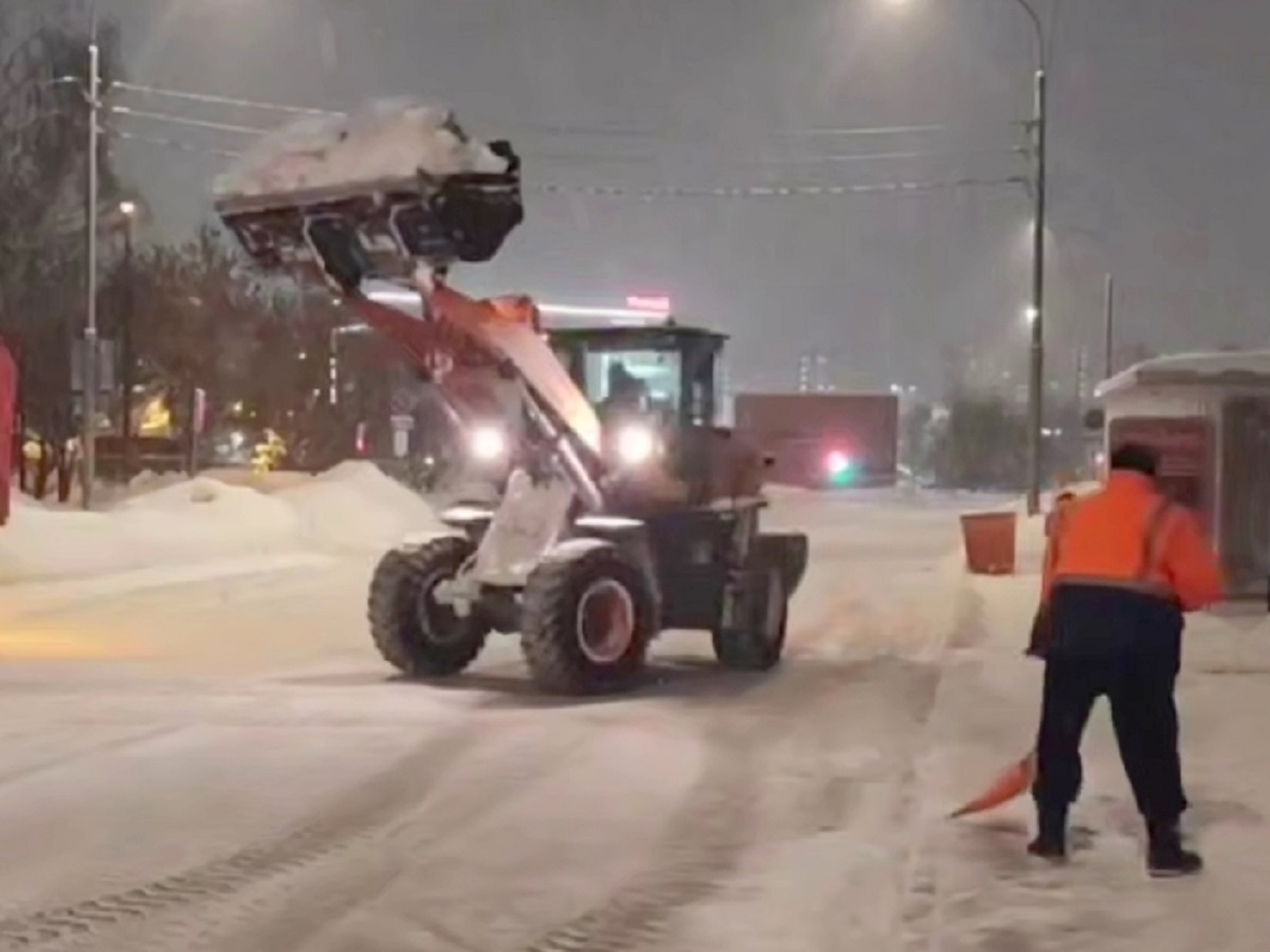 Как снежный коллапс в Москве обогащает таксистов и ставит горожан в пробки0