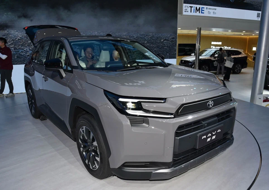 Toyota RAV4 2026: что изменилось и стоит ли платить больше за новую версию