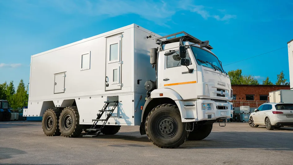 КамАЗ 43118: рабочий автодом нового поколения с лабораторией и умной техникой