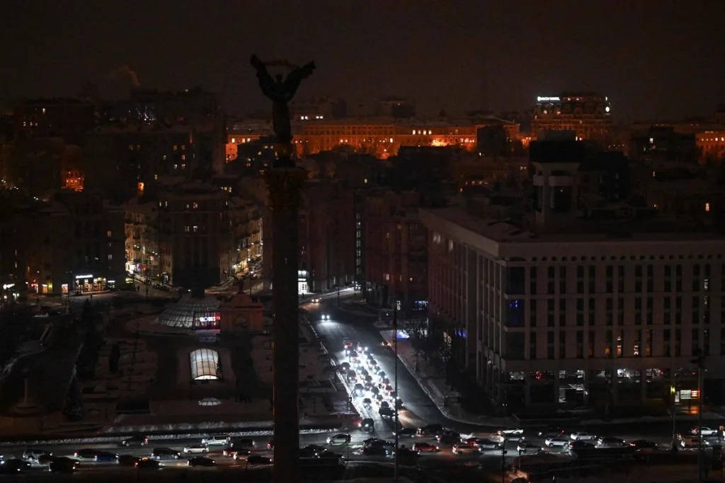Киев будет проводить без света по 16 часов в сутки