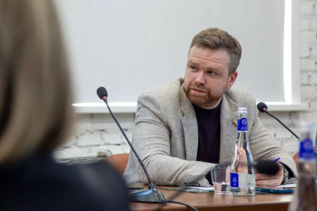 Архангельский депутат, которого обвиняют в развращении несовершеннолетних, задолжал более 22,5 мл рублей