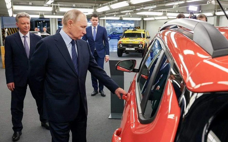 Пять ключевых заявлений российских властей о будущем автопрома в 2025 году