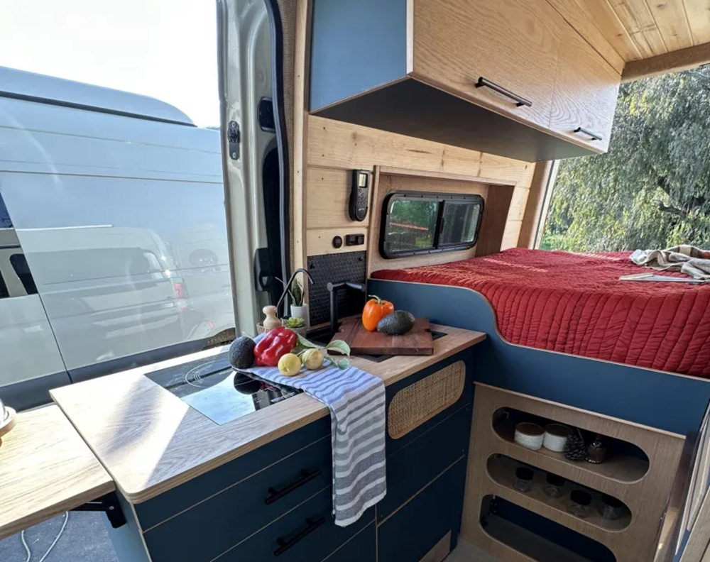 Готовый автодом с продуманной планировкой и уровнем комфорта как в доме