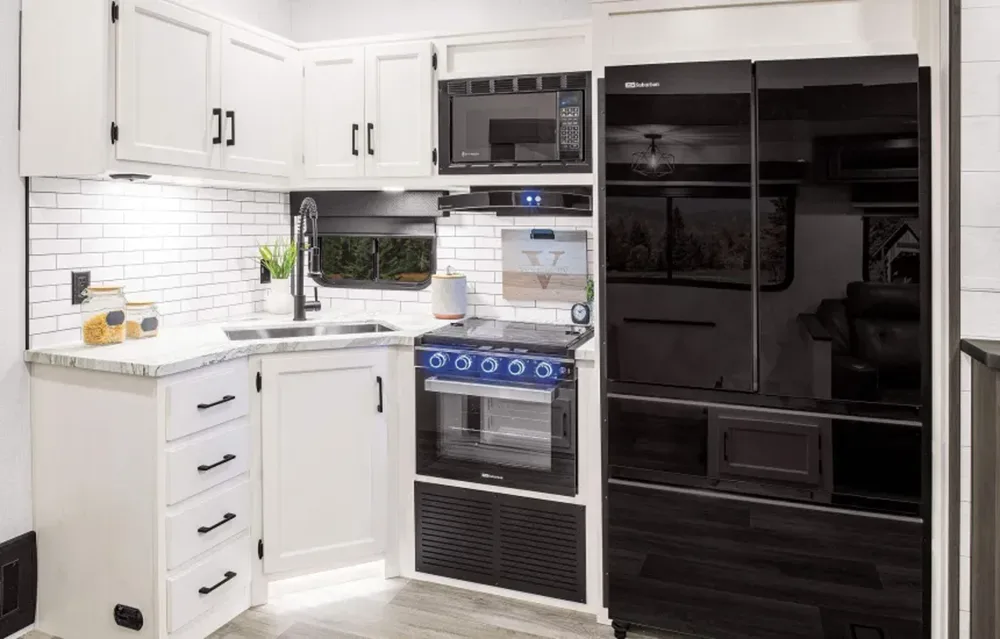 Новый пятитонник SportTrek 312VTB: свежий взгляд на универсальность кемперов