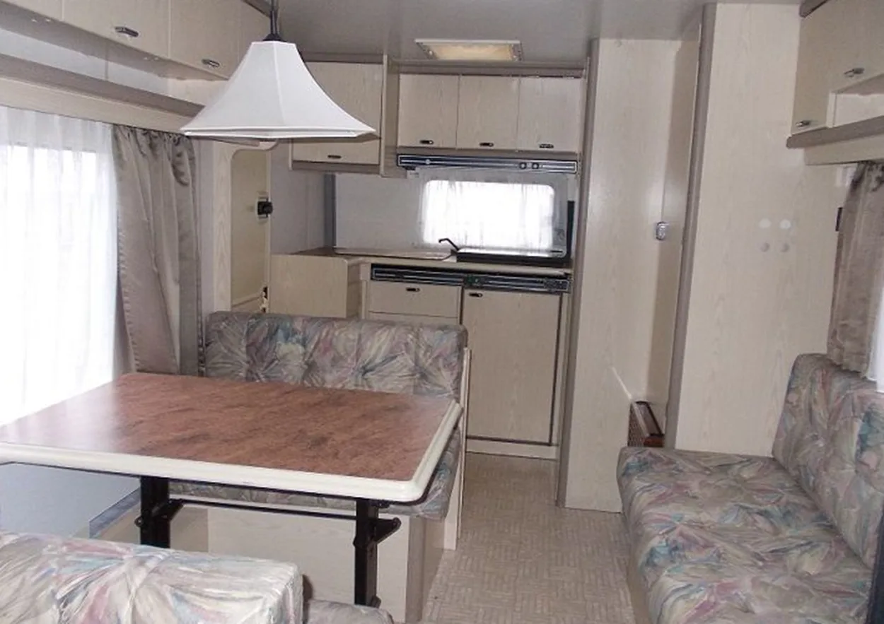 Немецкий прицеп Burstner Scala 530 TL: дом на колесах для работы и отдыха