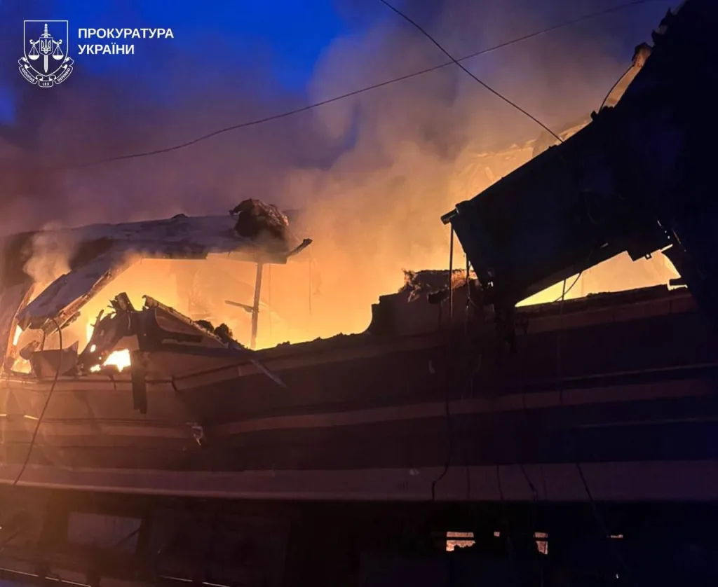 В Харьковской области ударами "Гераней" поражен пассажирский поезд с находящимися внутри военнослужащими ВСУ