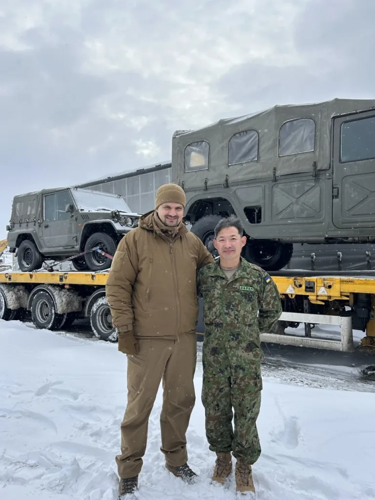 Посольство Японии на Украине передало неизвестное количество внедорожников Toyota HMV украинской армии