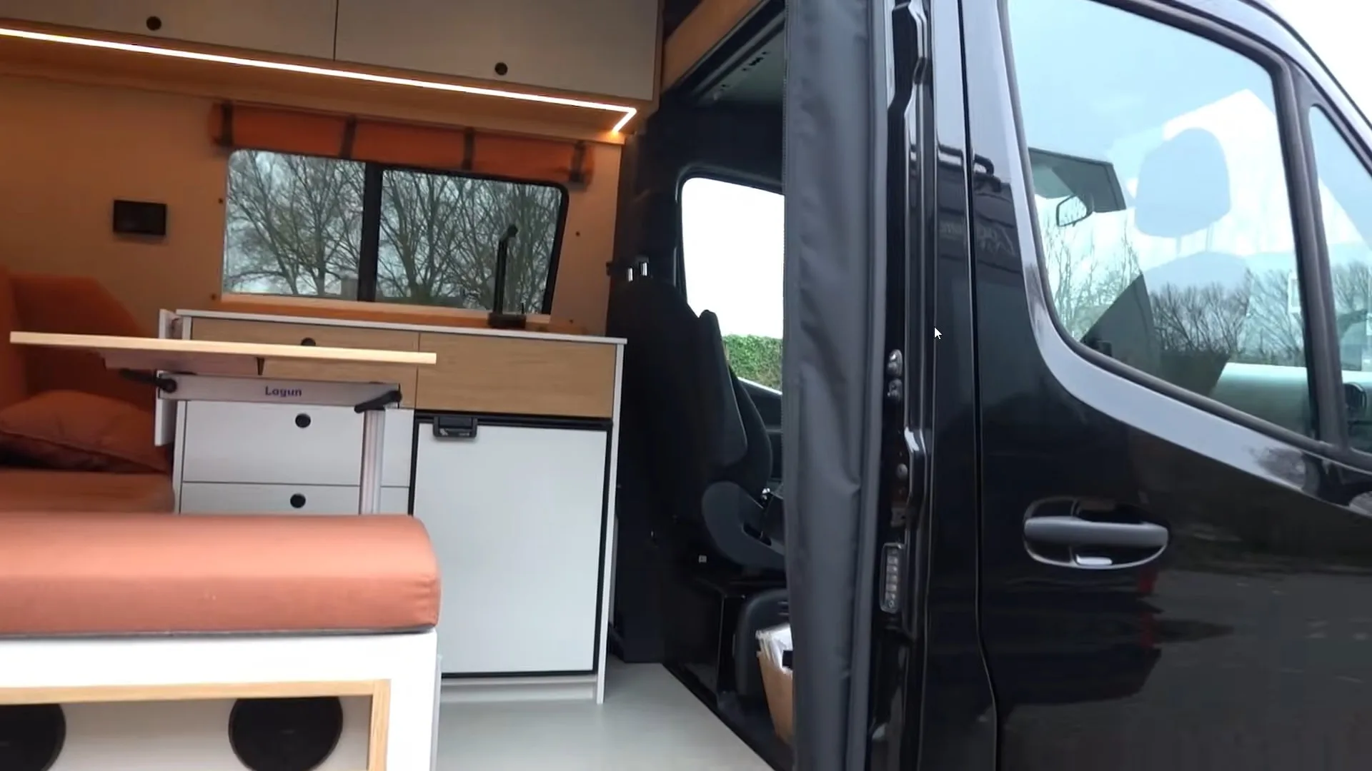 Европейский автодом на базе Mercedes-Benz Sprinter удивляет простором и уютом