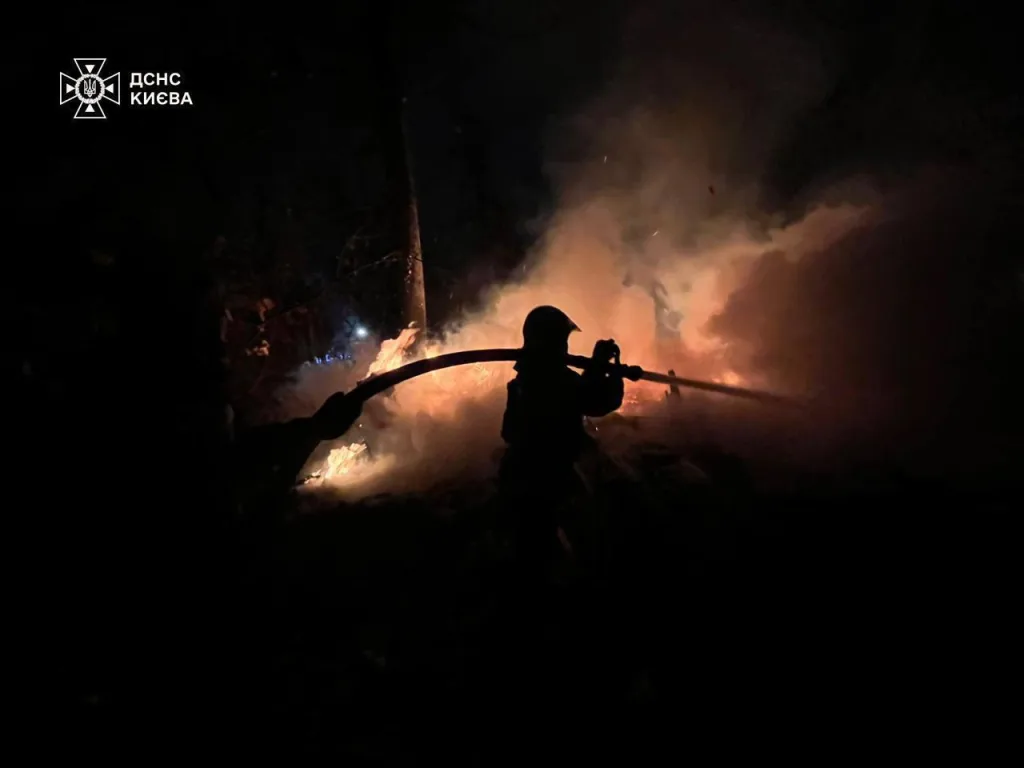 Киев на грани: половина домов без тепла, коммунальщики впервые за 4 года СВО сливают воду