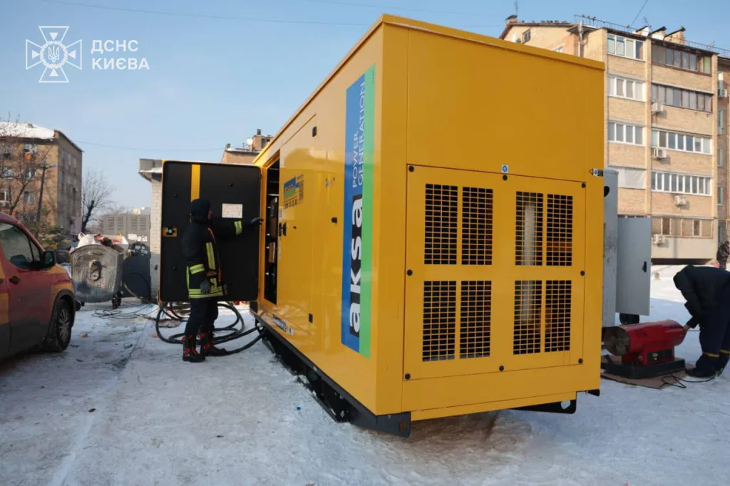 ГСЧС Украины начала установку генераторов для аварийного электроснабжения жилых домов в Киеве и Днепропетровске